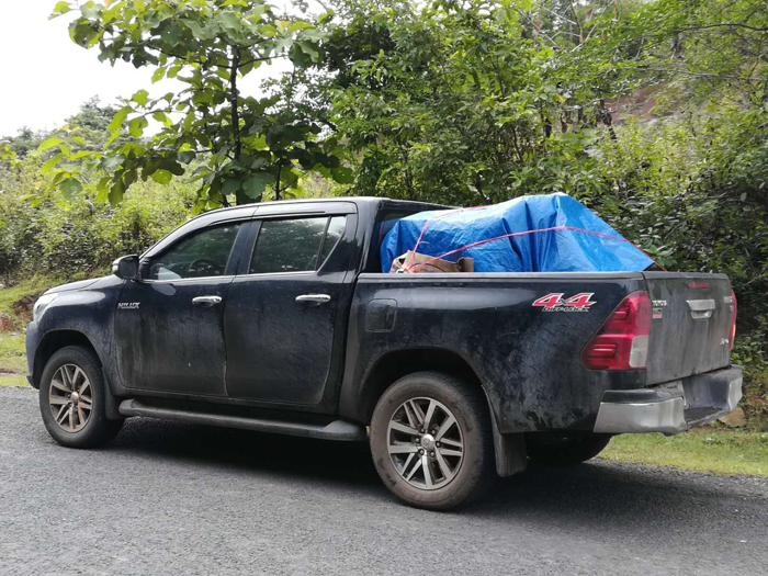 救災車輛和物資奔赴現(xiàn)場.jpg